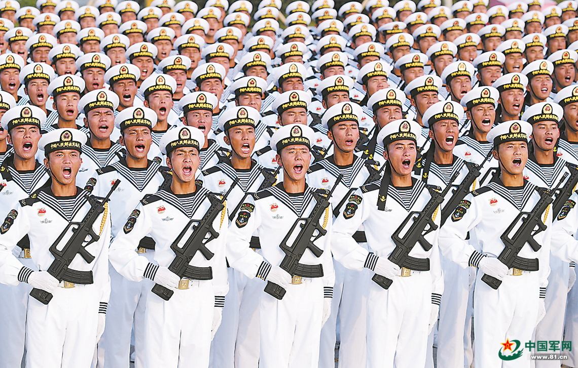 海军方队进行阅兵式训练.